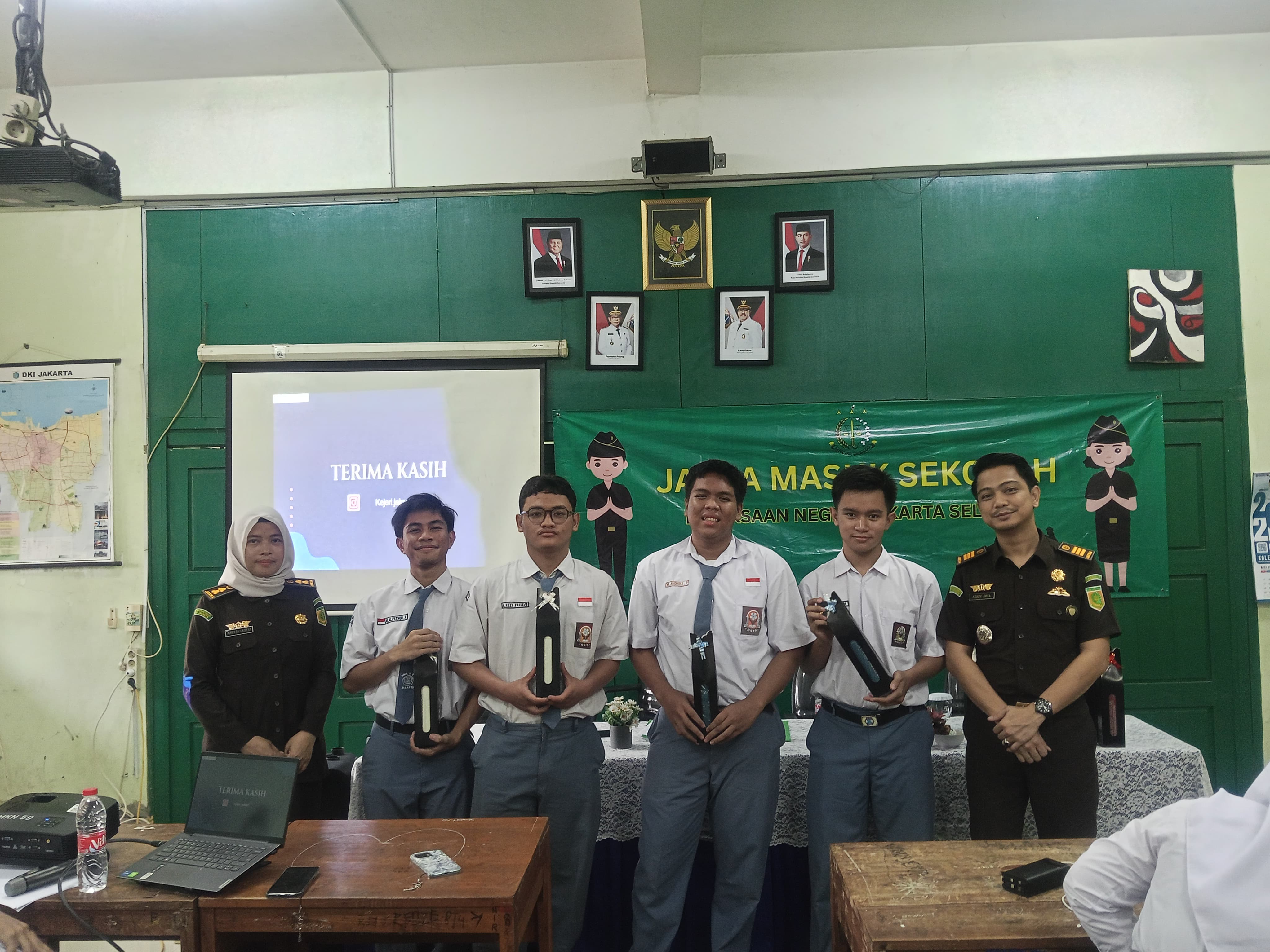Gedung Sekolah SMK 10 NEGERI BEKASI